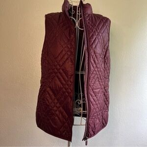 Jockey maroon thin quilted vest, Sz S. Like new condition.